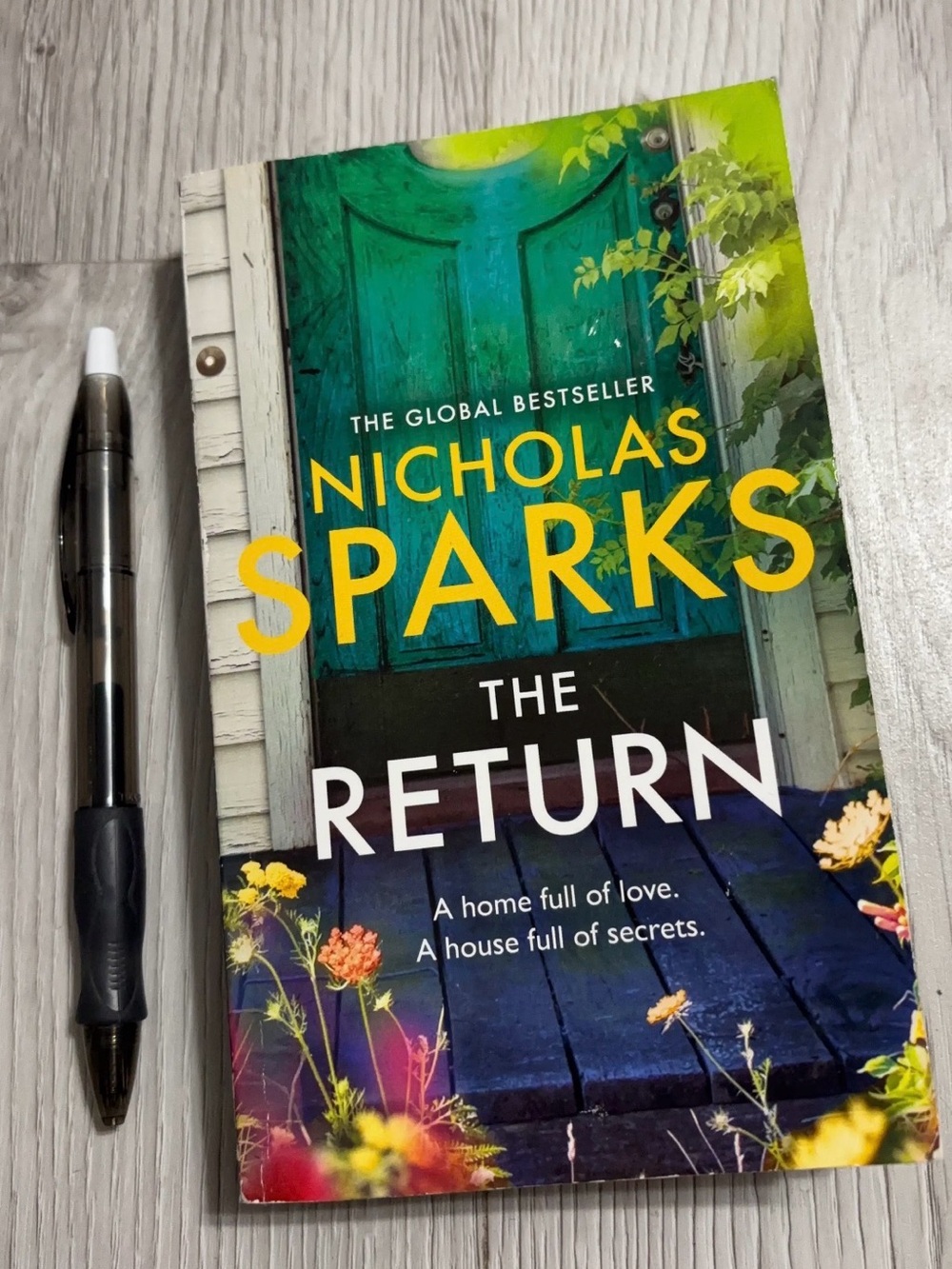Nicholas Sparks "The Return" Paperback - Teal & Yellow Cover